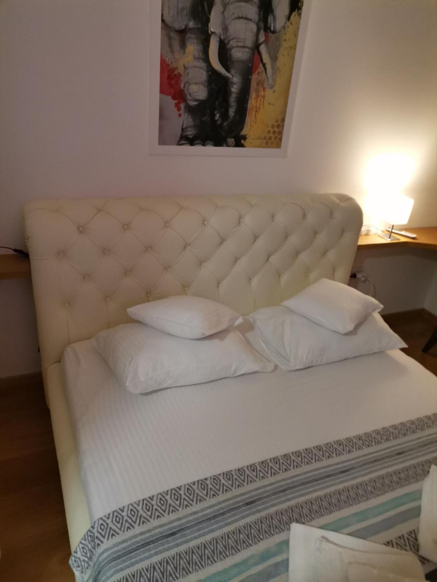 Pupin Palata Business Apartman B5 Novi Sad Habitación foto