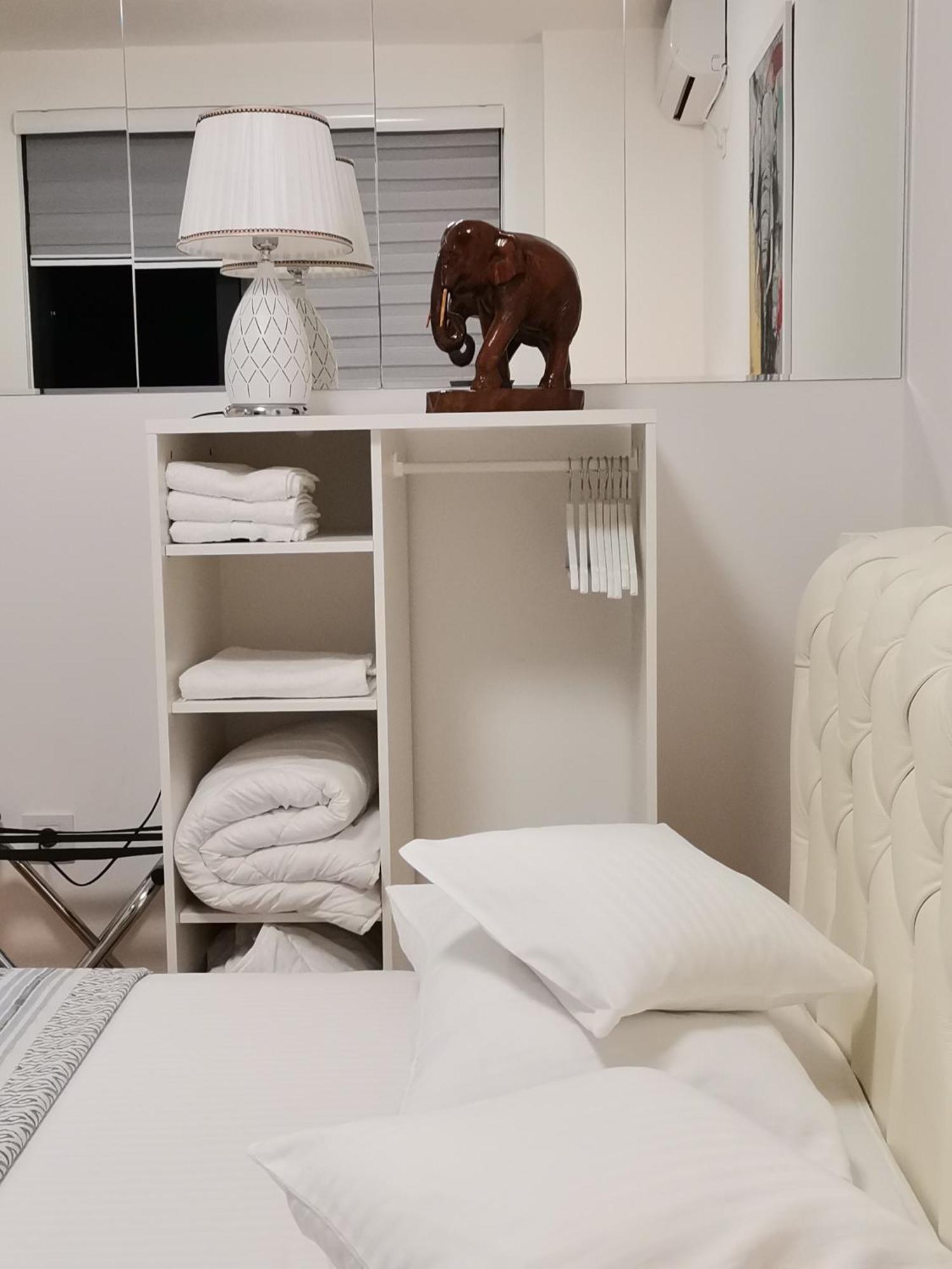 Pupin Palata Business Apartman B5 Novi Sad Habitación foto