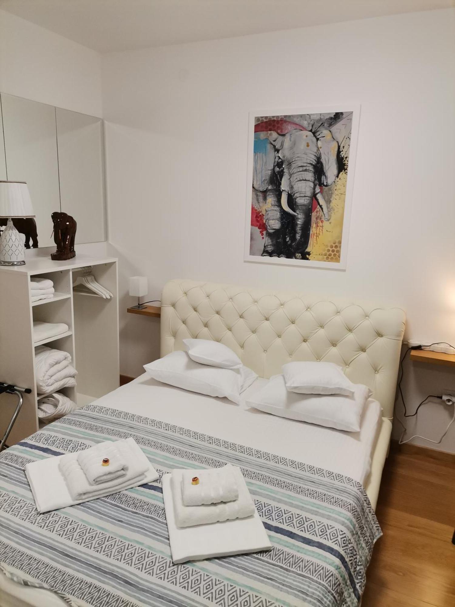 Pupin Palata Business Apartman B5 Novi Sad Habitación foto